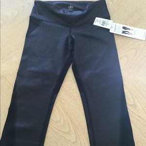 ALO yoga leggings NWT!!!! In black size xs